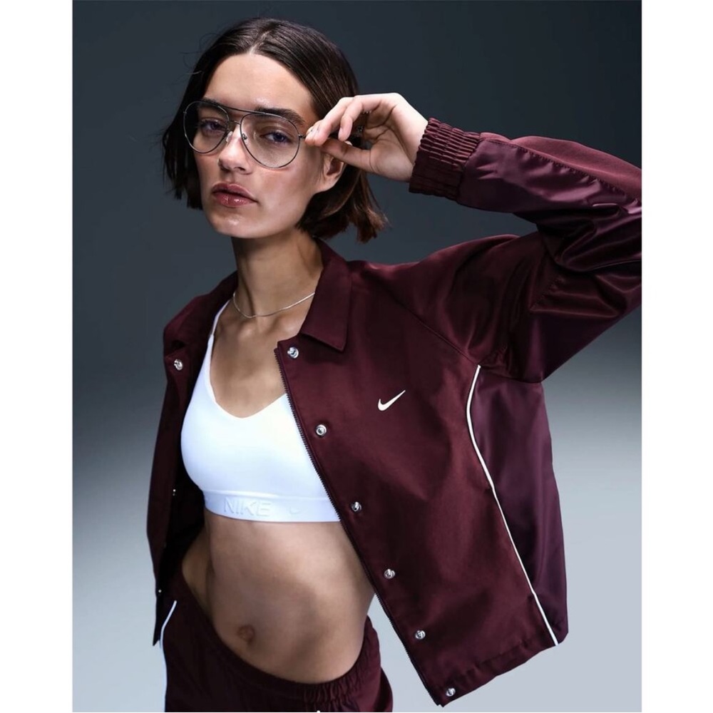 Nike Sportswear Woven Jacket in Burgundy Crush